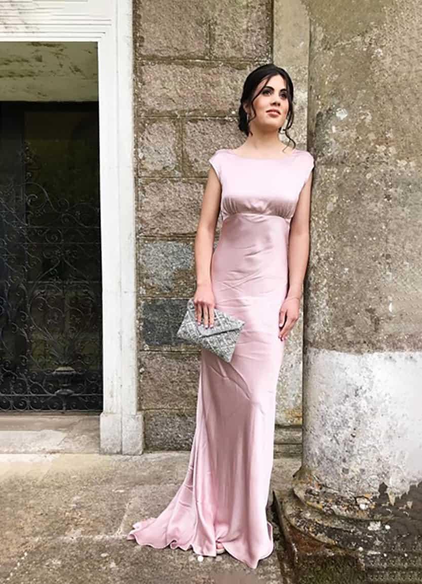 Beautiful prom dress with natural makeup